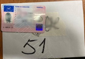 Unul a fost rugat să-l transmită, iar al doilea l-a primit în dar. Doi moldoveni reținuți cu permise de conducere falsificate